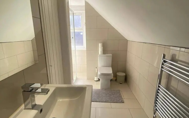 Cosy London Home With 2 Bedrooms