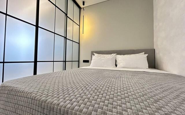 Smile Apartments (Смайл Апартментс) на улице Соколова 68/118c1