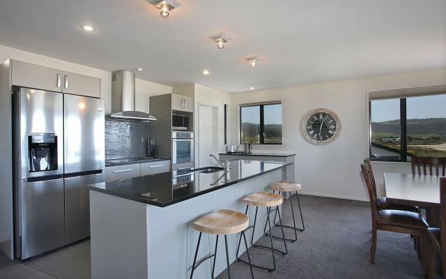 Curio Bay Salt House Motel