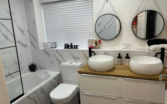 Cosy Modern Double Room Fully Equipped