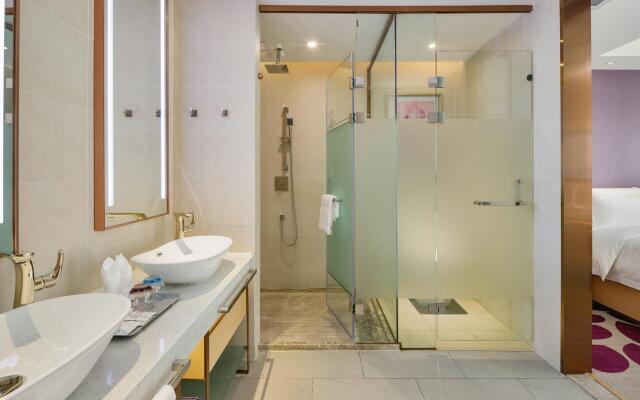 Lavande Hotel Longchuan East