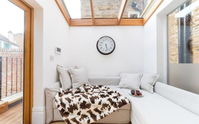 2 Bed - Very Convenient Location - South Terrace