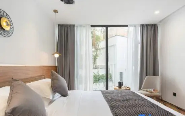 Island Hotel