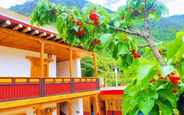 Danba Cosa Xikang Homestay