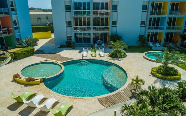 Ground Level Condo 2BR 2BA w Pool Access Gym
