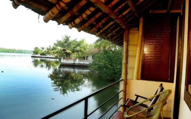 Kadalkkara Lake Resort