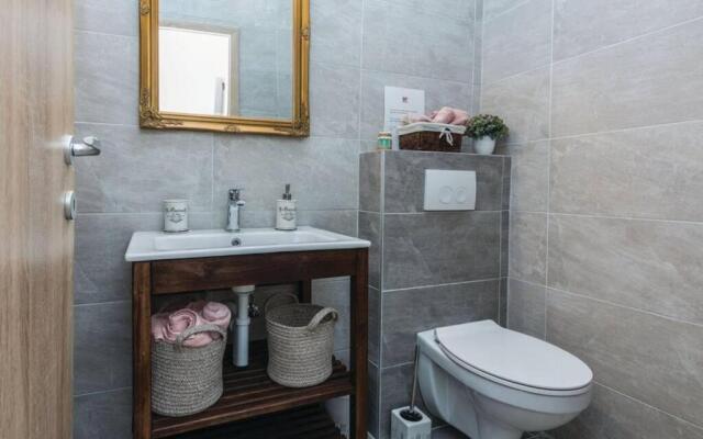 Lux stone house with pool, jacuzzi, sauna near beach
