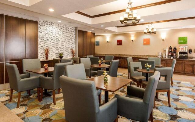 Comfort Suites Oil Center