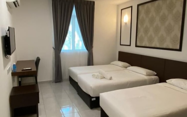 Cafe & Capital O 90756 Cara Hulu Hotel