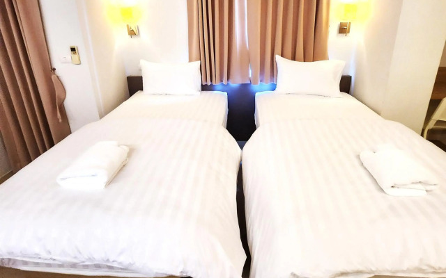Prom Ratchada Hotel