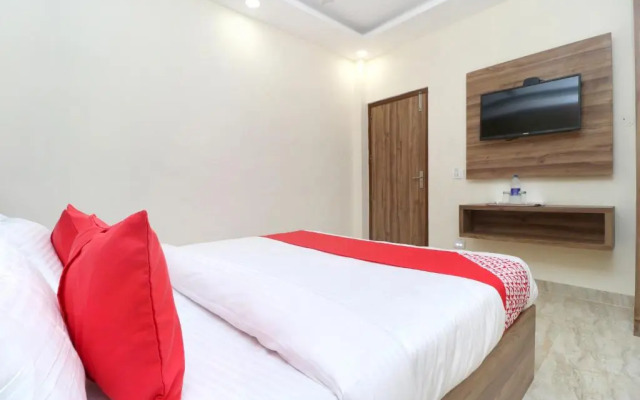 Oyo 24372 Hotel Cloud 9