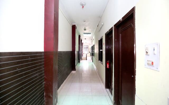 OYO 12163 Hotel Aaryan