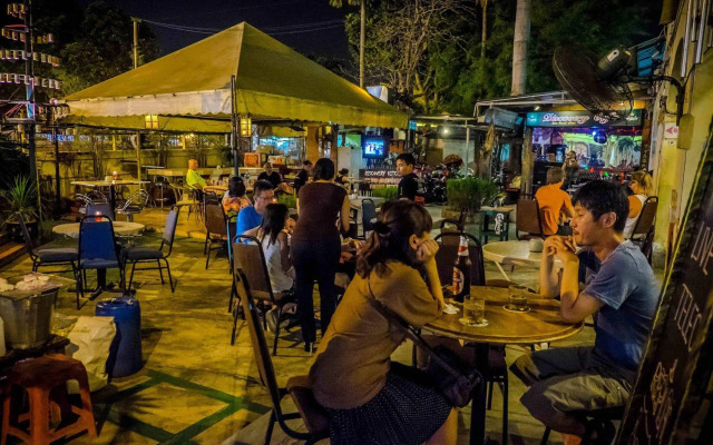 Discovery Cafe and Guesthouse