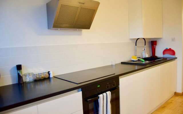 Trendy 2 Bedroom East London Flat