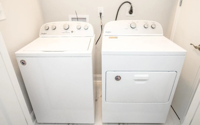 Exquisite Home Near Streetcar & French Quarter!