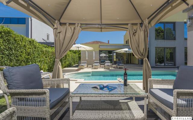 Happy in Fazana with 5 bedrooms and 1 bathrooms