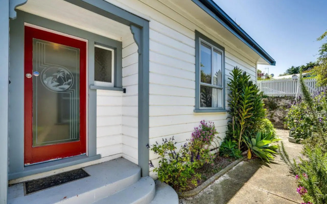 Views on Colenso - Napier Holiday Home