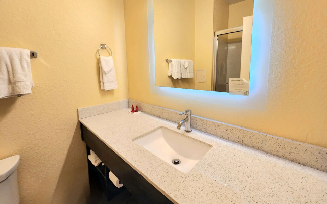 Days Inn by Wyndham Freeport