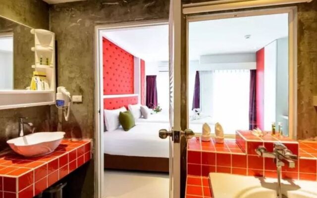 Raha Grand Hotel