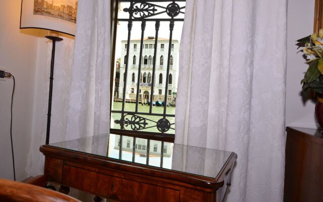TRIBUNO Grand Canal