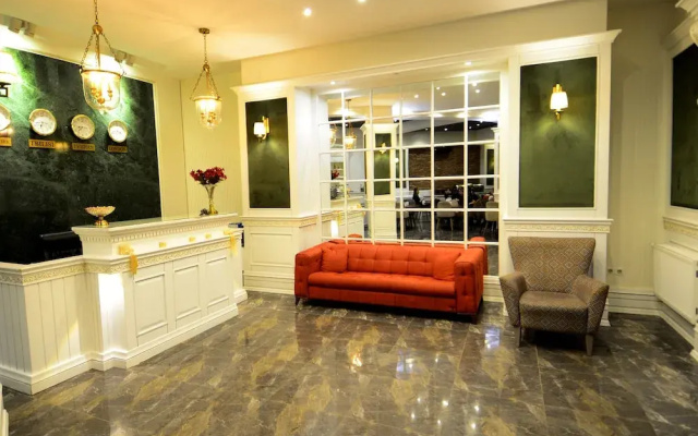 Green Queen Hotel