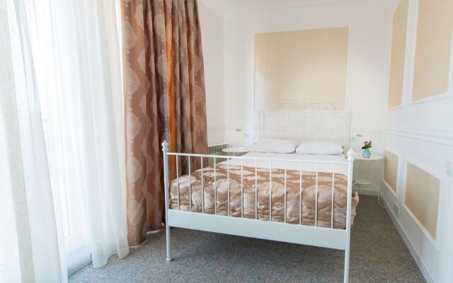 Two Seasons Boutique Hotel