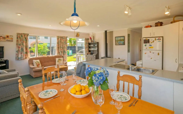 Silver Sands - Cooks Beach Holiday Home
