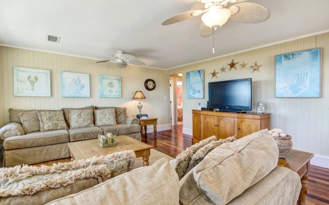 Rustic Ocean Front Cottage by RedAwning