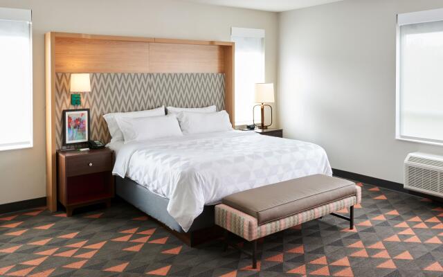 Holiday Inn & Suites Philadelphia W - Drexel Hill by IHG