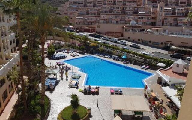 Tropic Apartments