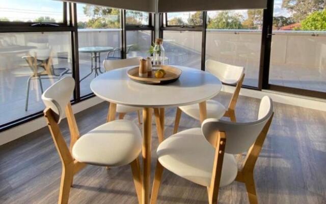 StayCentral-Heidelberg Heights Penthouse