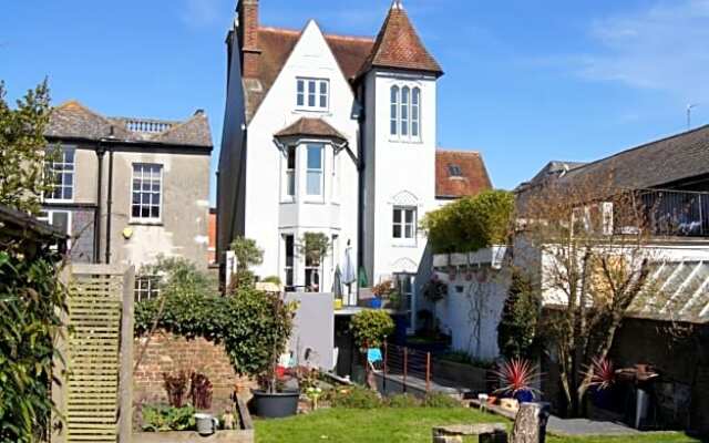 Montys Accommodation