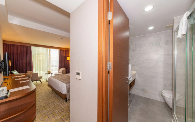 Land Park Hotel