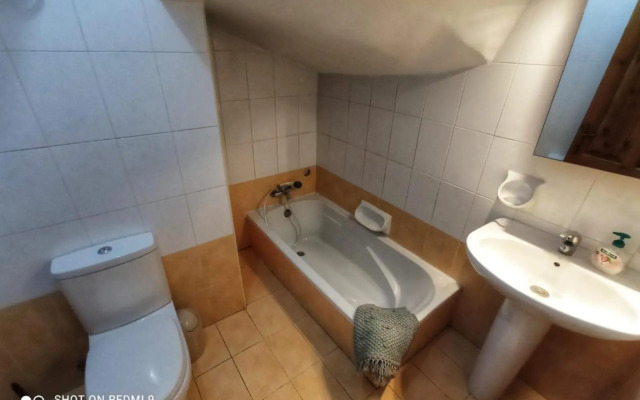 Town House with Private Pool in Village Centre