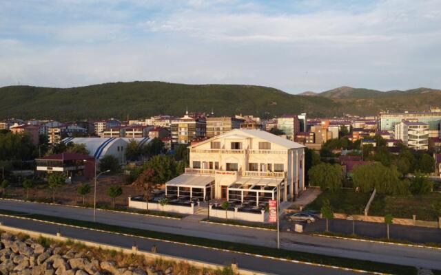 Beyaz Köşk Hotel & Cafe