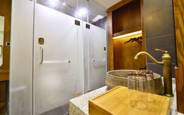 CTN LiRiver Boutique Hotel