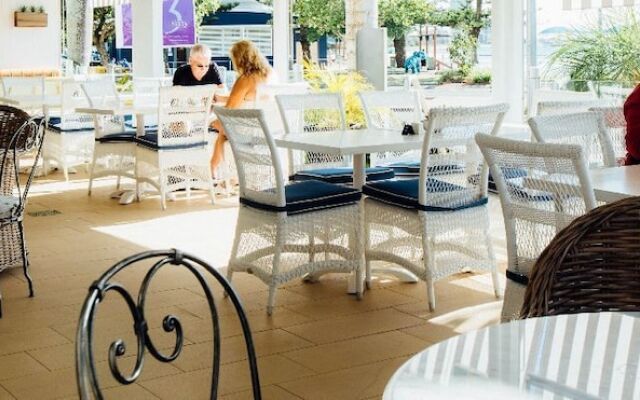 Beachfront Resort 2 Bedroom High Floor
