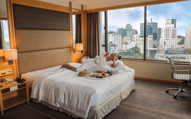 Renaissance Riverside Hotel Saigon
