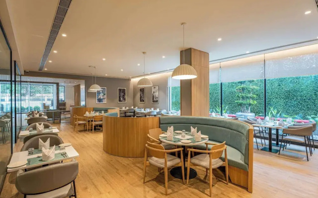 Park Inn & Suites By Radisson Thrissur East Fort