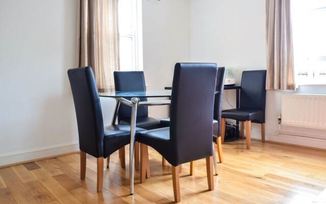 Comfortable 2 Bedroom Apartment By Earls Court