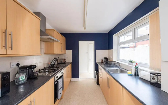 Contractors & Leisure & Airport Location & Riverfront