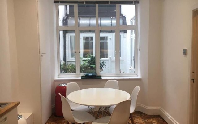 Airy 2 bed 2bath Flat Close to Oxford St!