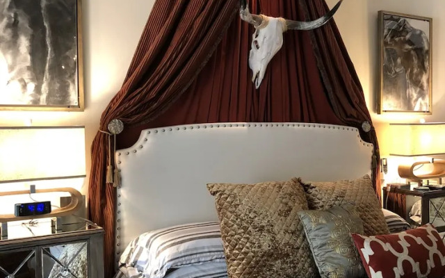 John Thomas Bed and Bath