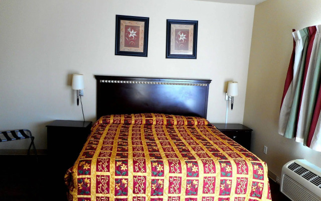 Crossroads Inn & Suites