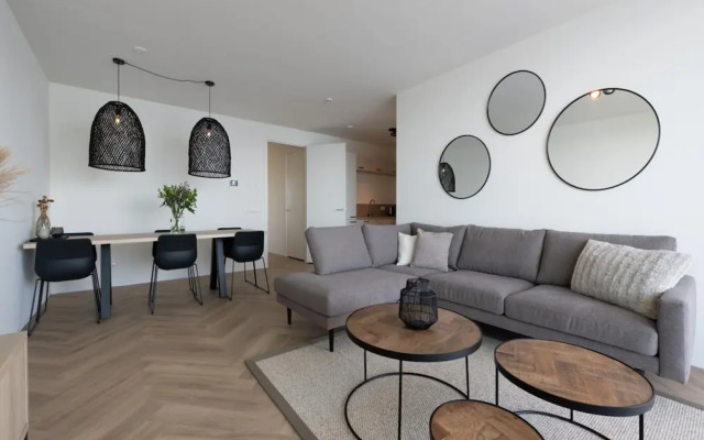 Spacious Waterfront Apartment