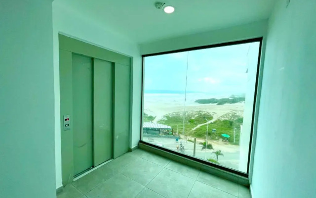 Sofia I de frente para o mar