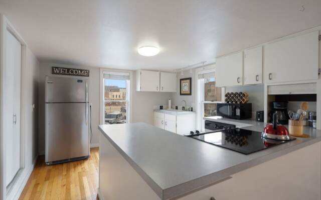 Pine Street Loft –Just steps from Old Town Square!