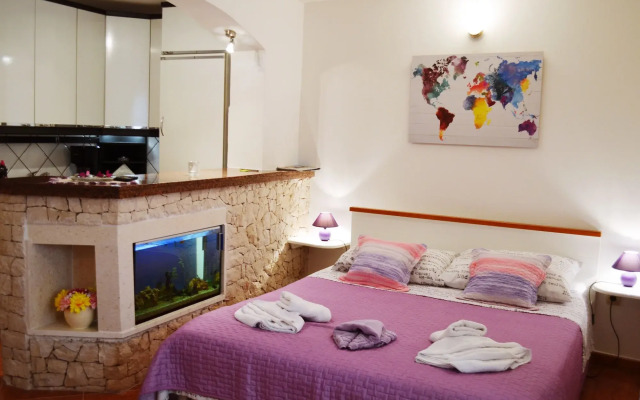 M & J Central Suites