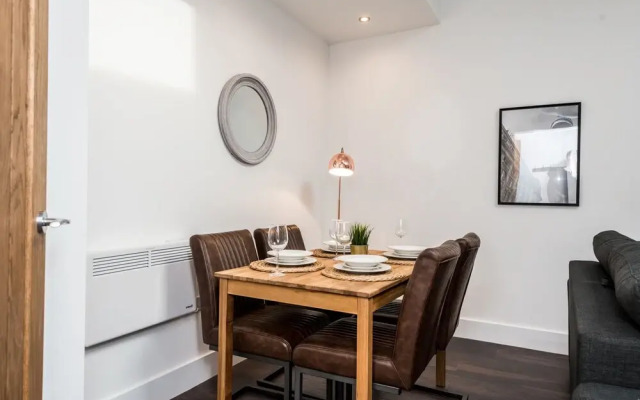 Prestige STAY Aparthotel - 42 Stanley Street Party Apartments