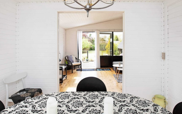 6 Person Holiday Home in Follenslev